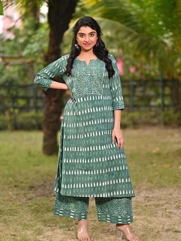 Ethnic two-piece cotton kurti set featuring Dabu prints