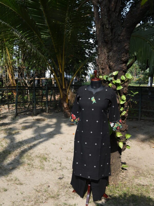 Adrika’s Black Handloom Cotton Jamdani Hand Embroidered Kurti Set